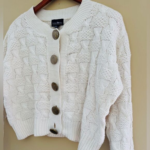 Hunters run size Large vintage white/ivory sweater with brass like buttons - Picture 3 of 7